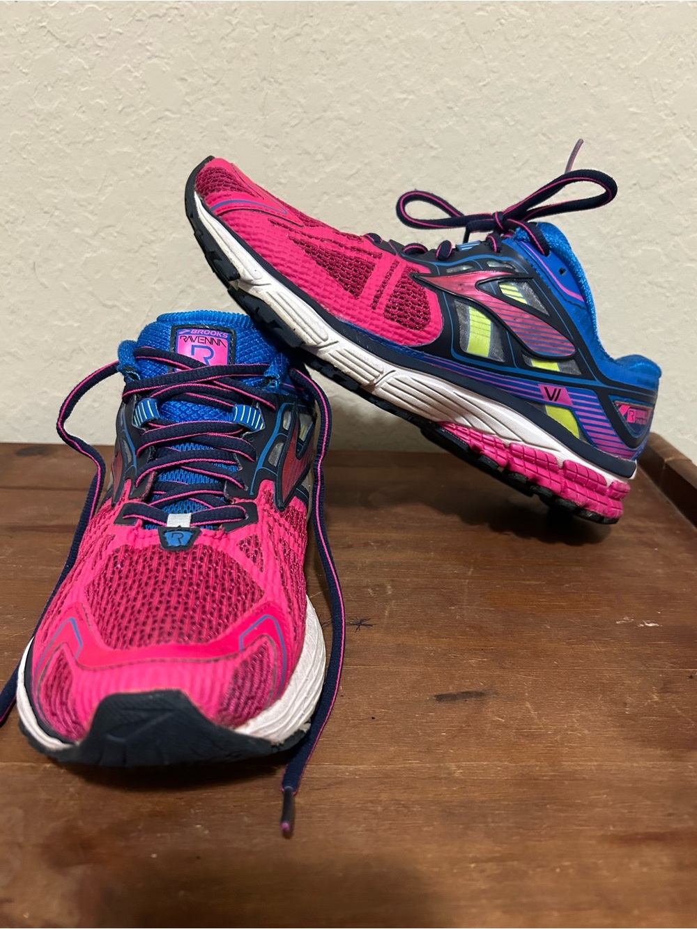 Brooks Women's Ravenna 6 Running Shoe Pink & Blue Athletic Sneaker Size 8.5